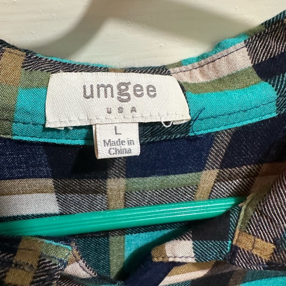 Umgee Blue Plaid Blouse with Lace Hem Size Large - Picture 2 of 2